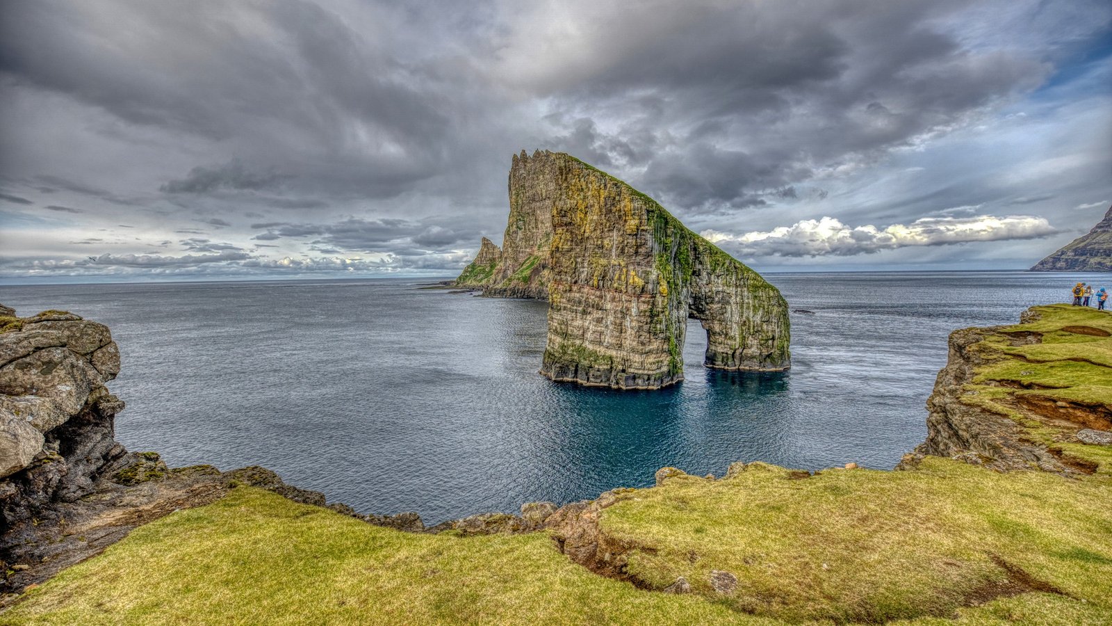 image taken from drangarnir hike tour. Shows sea stacks drangarnir