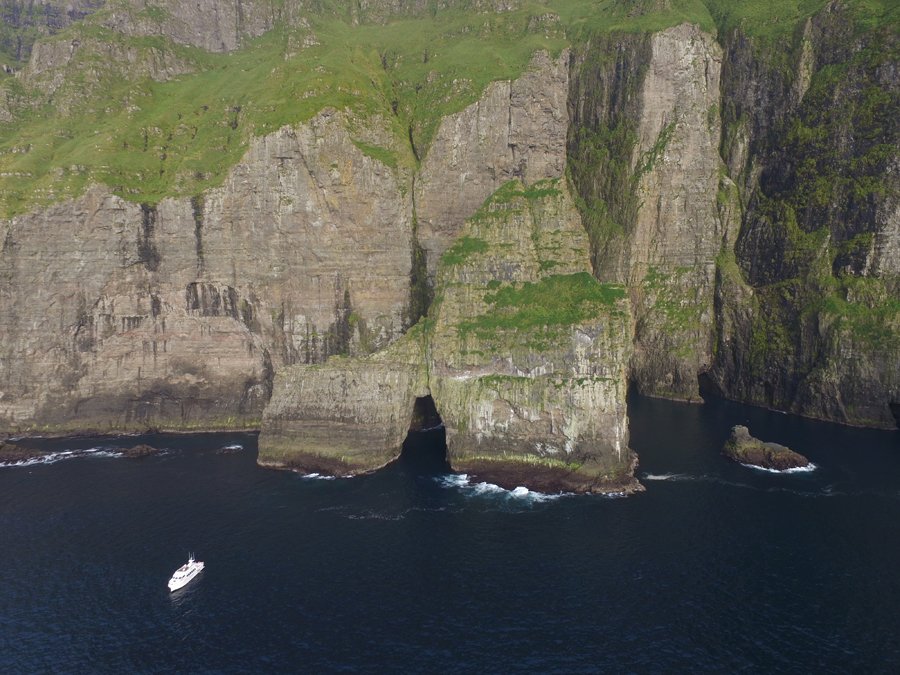 1.5 Hour Unforgettable Vestmanna Sea Cliffs Tour