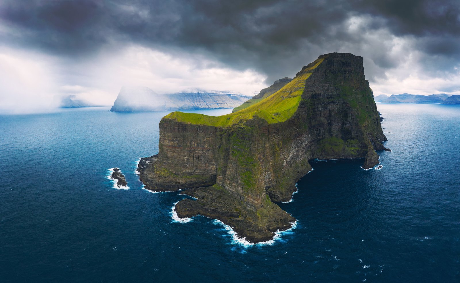 Private Kallur Lighthouse Tour | Kalsoy Experience